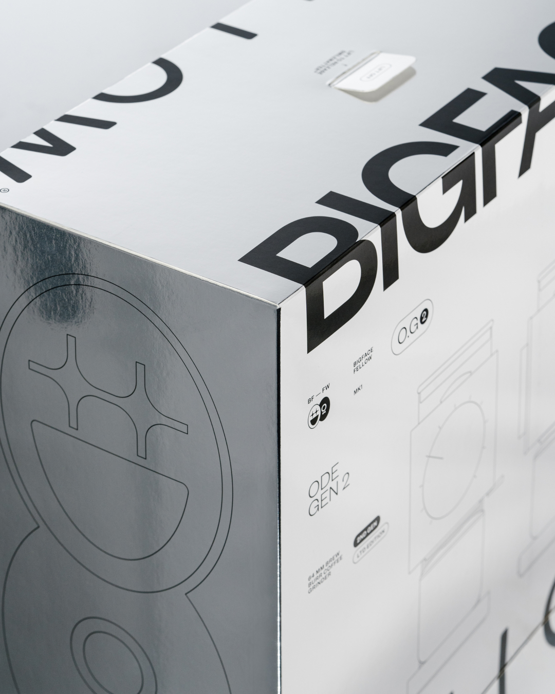 bigface-fellow-packaging-detail